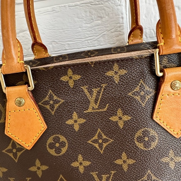 ❤️‍🔥Authentic LV sac plat in GM size❤️‍🔥 - Picture 5 of 17